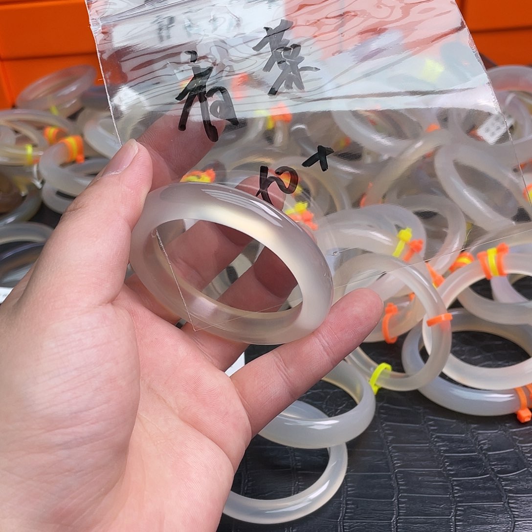 玛瑙/玉髓手镯未镶嵌香***144