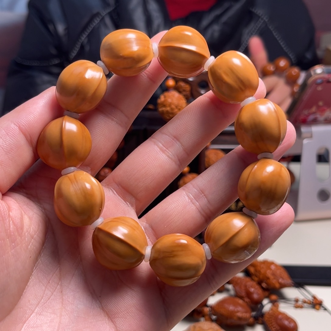 橄榄核吊坠2.05鲨鱼背