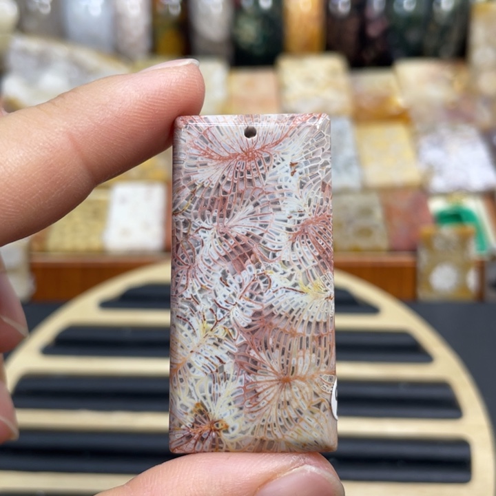 硅化玉未镶嵌颈饰k12