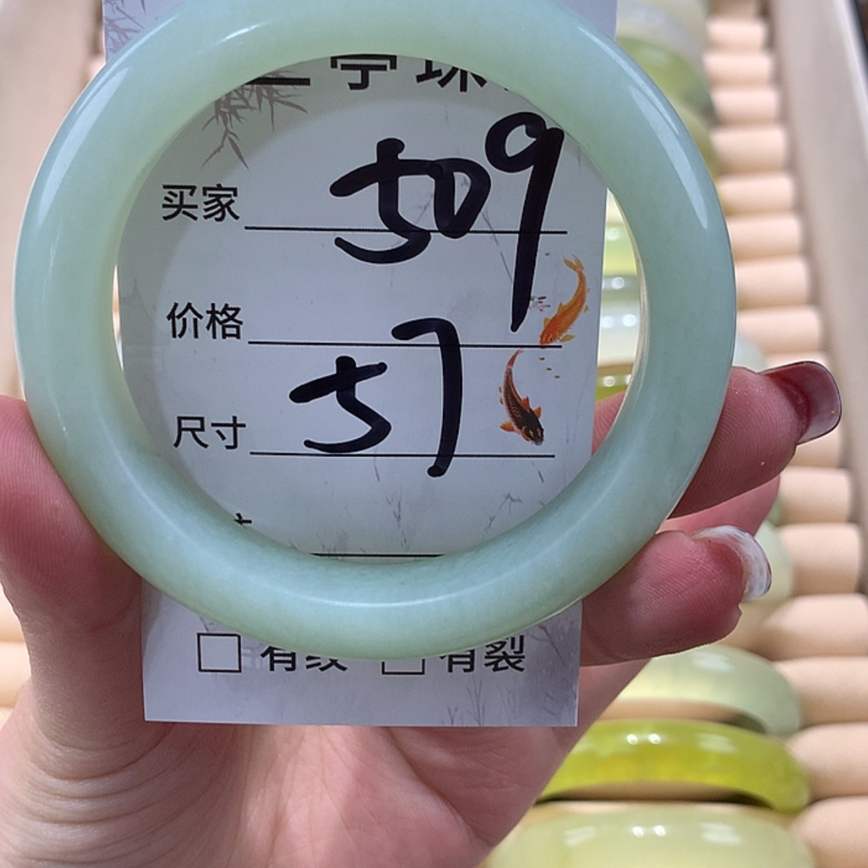 【闪购商品】蛇纹石玉手镯未镶嵌闪****。