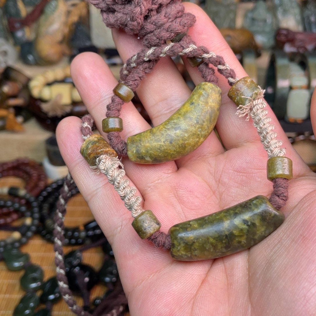 岫岩河磨玉（透闪石质玉）未镶嵌颈饰自选一个