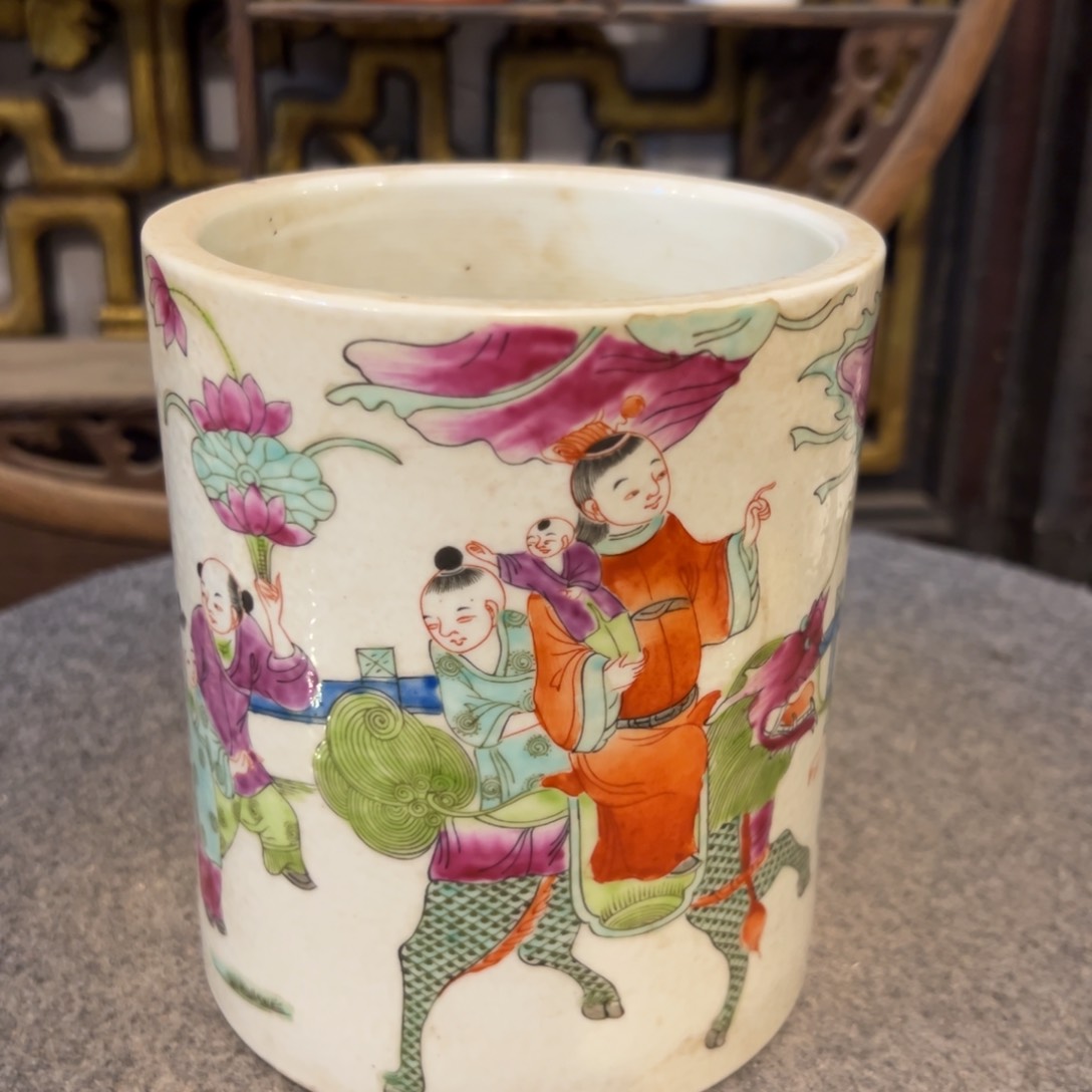 碟北****悦粉彩人物笔筒收藏