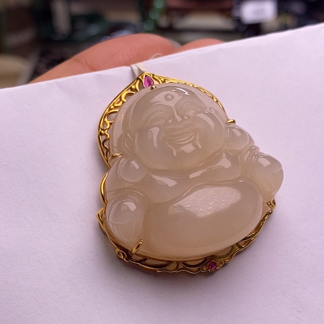 颈饰未镶嵌和田玉毕业级老坑料浓红粉金镶佛公吊坠