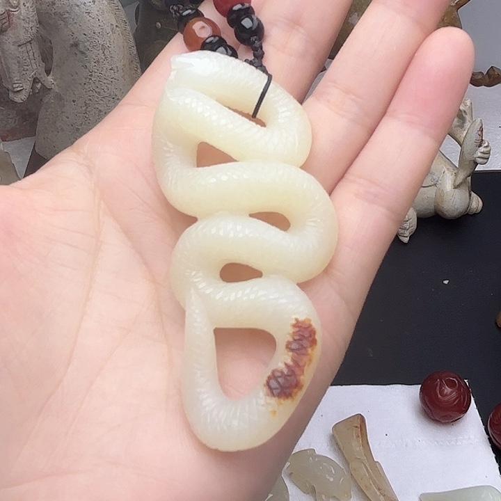 和田玉（糖玉）颈饰未镶嵌