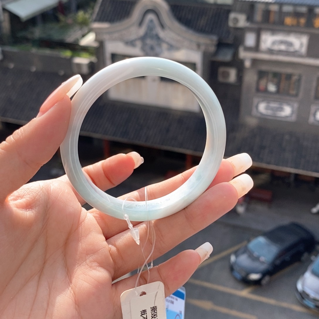 翡翠手镯未镶嵌58圈口