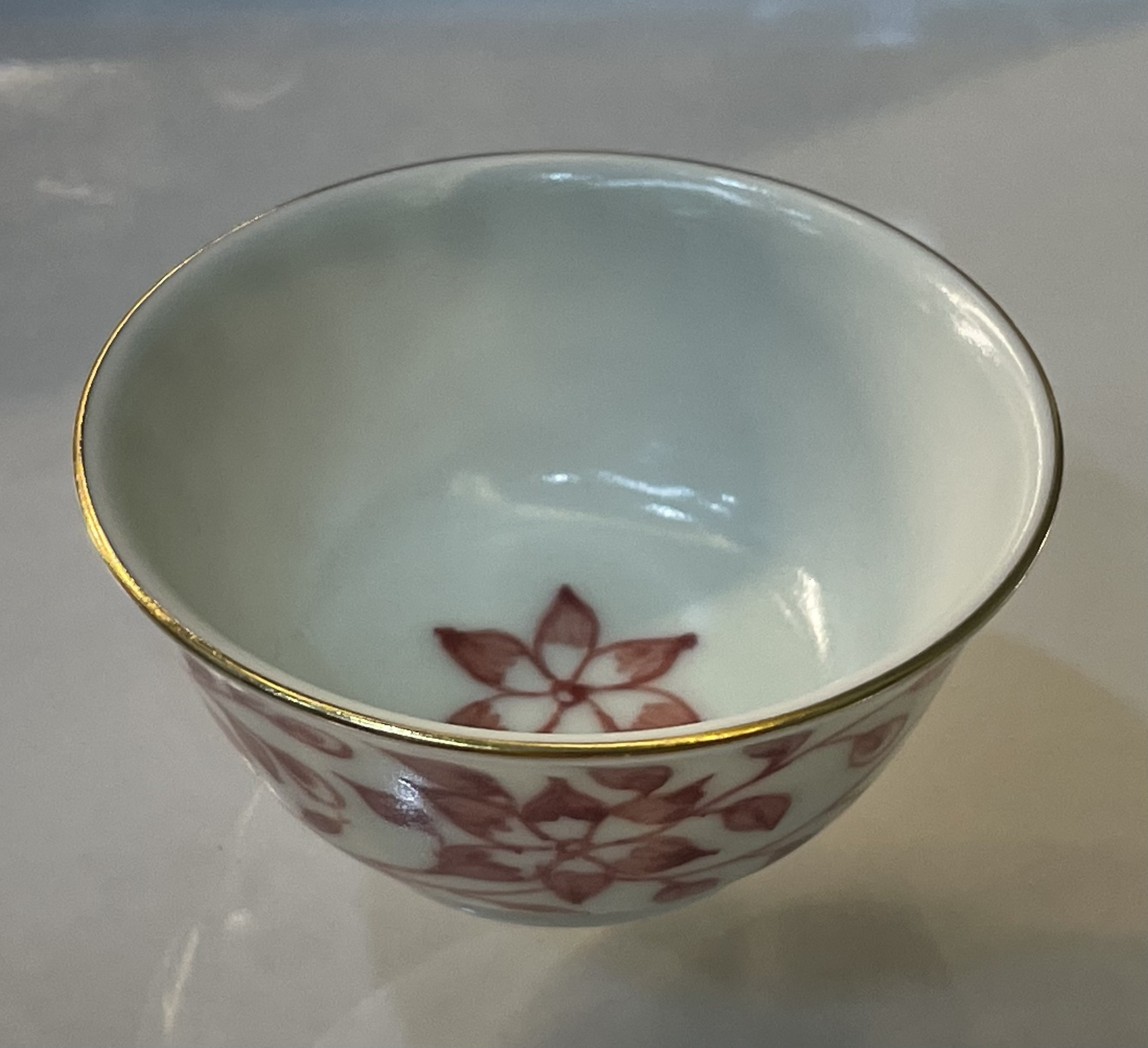 【雨溪山房】缠枝花卉 釉里红单杯