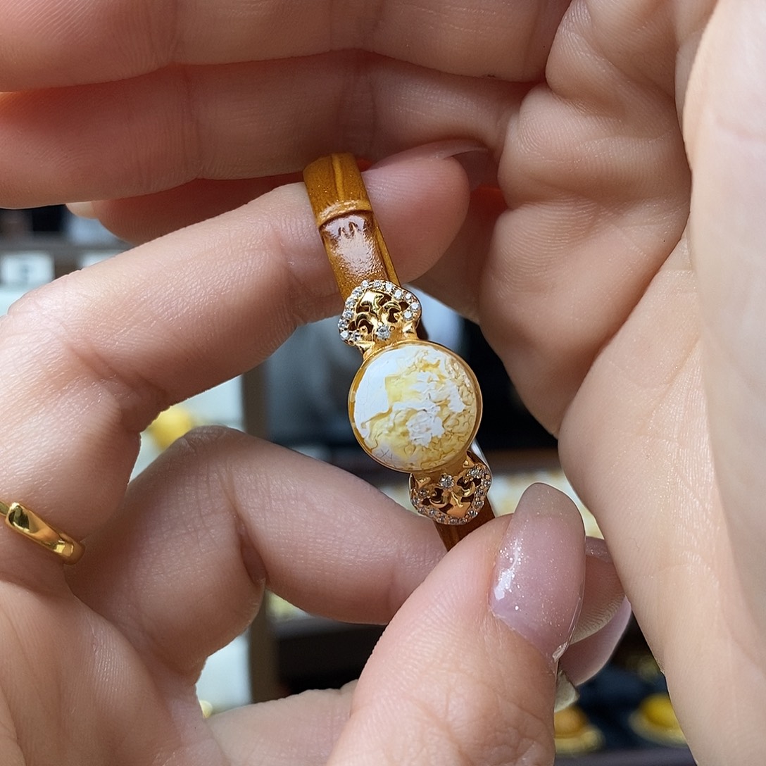 琥珀未镶嵌裸石成品