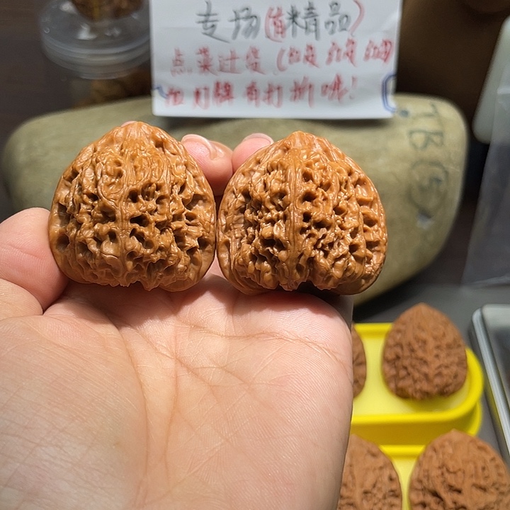 C***Y把件文玩核桃23号，42尺全品三角疆