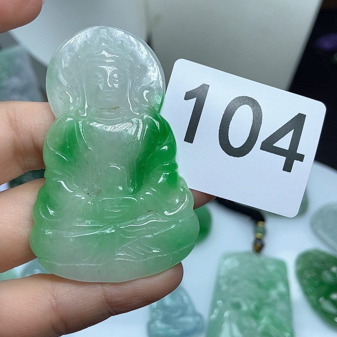 翡翠吊坠(赠链)未镶嵌