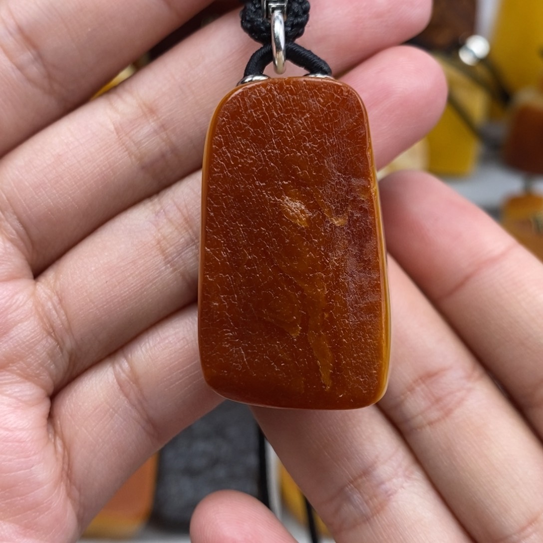 琥珀吊坠(赠链)未镶嵌