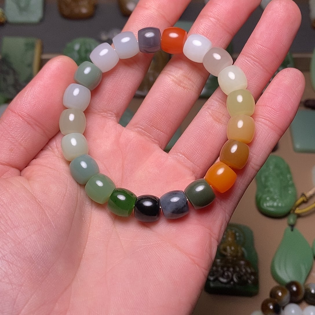 和田玉颈饰未镶嵌福***?