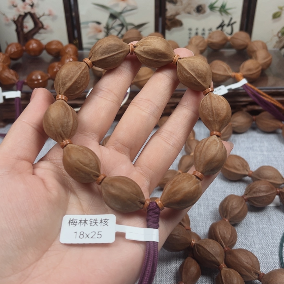 又***鸟橄榄核吊坠梅林铁核18.25