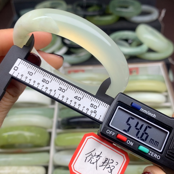 蛇纹石玉未镶嵌手镯481