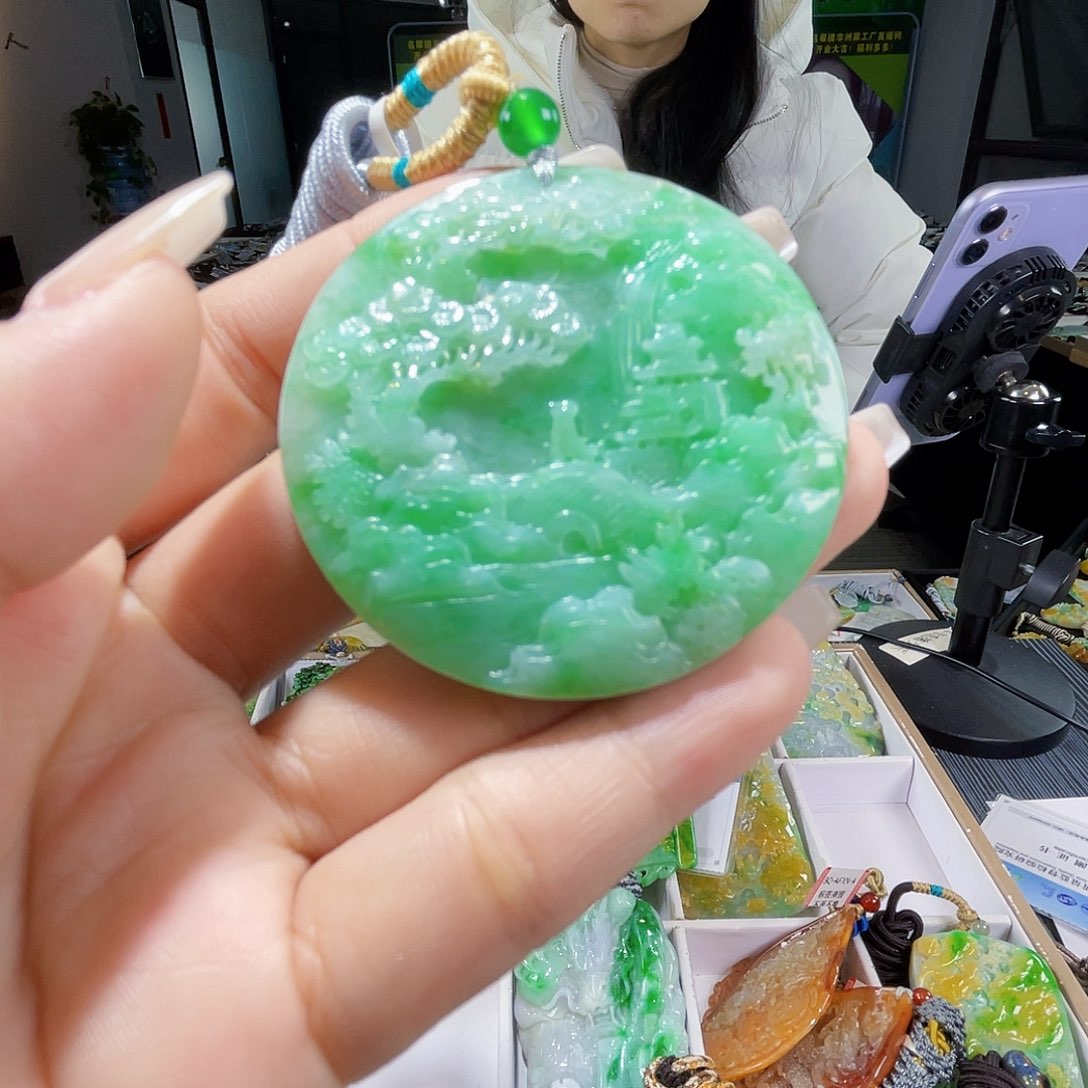 颈饰未镶嵌翡翠一