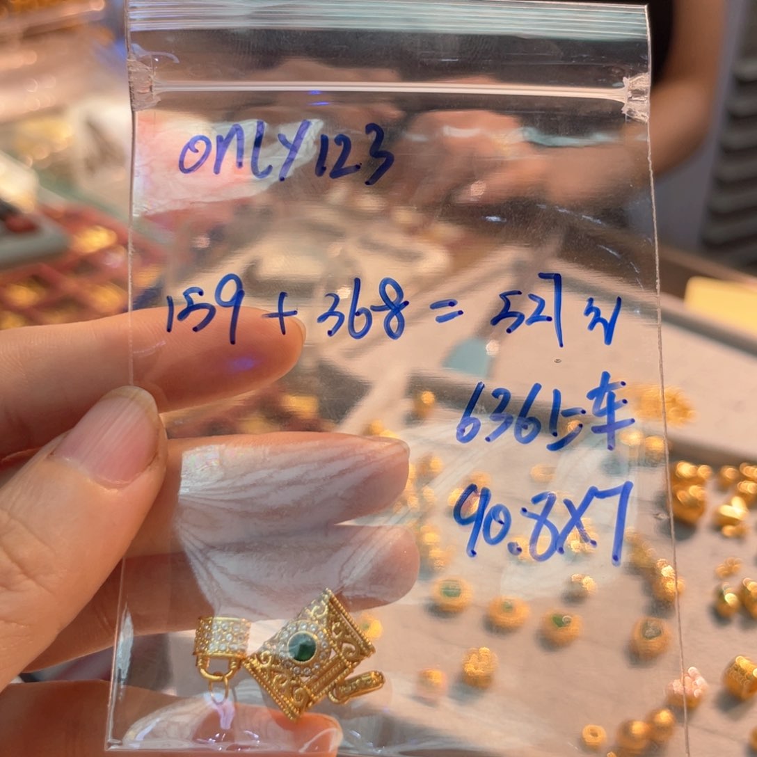 颈饰18K金镶嵌和田玉O****3