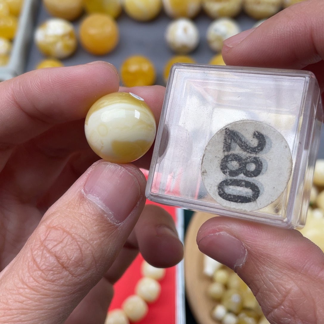 蜜蜡珠宝奇石未镶嵌