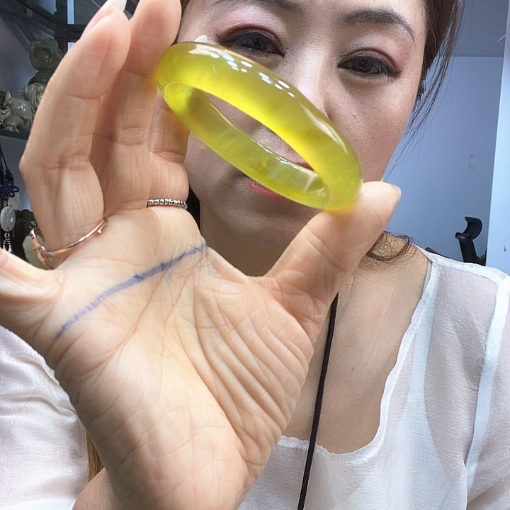 岫玉未镶嵌戒指向****m