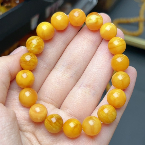 蜜糖色白花满蜡11➕瑕疵蜜蜡圆珠手串（1241号）