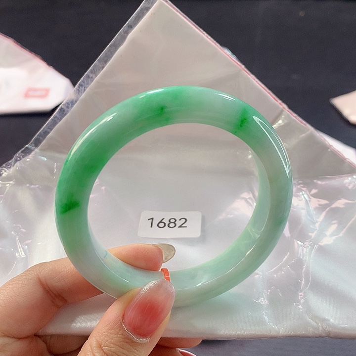 翡翠手镯未镶嵌03。