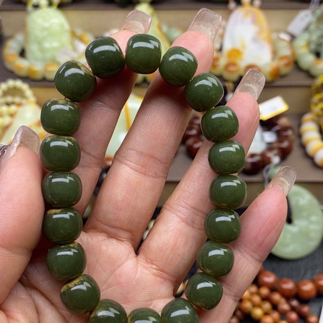 透闪石质玉未镶嵌手串