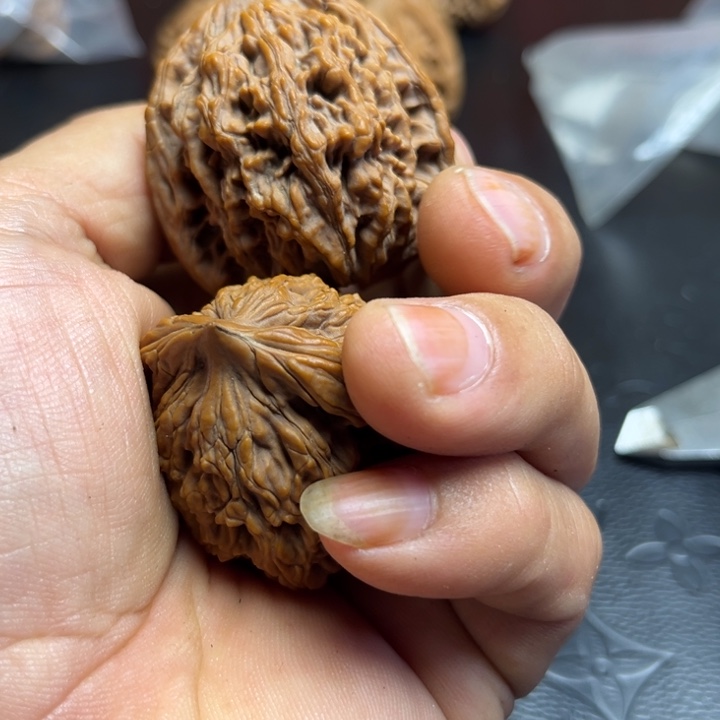 晴***李把件文玩核桃麦穗虎头