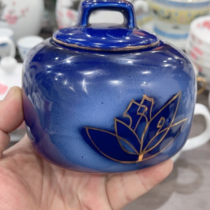 壶釉下五彩的瓷器和瓷器