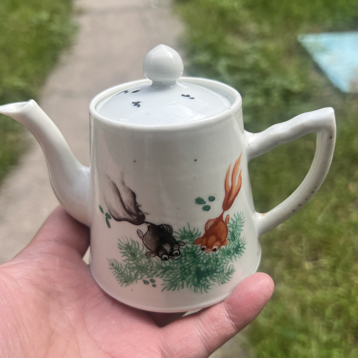 粉彩鱼藻纹墨书可以清心马蹄壶