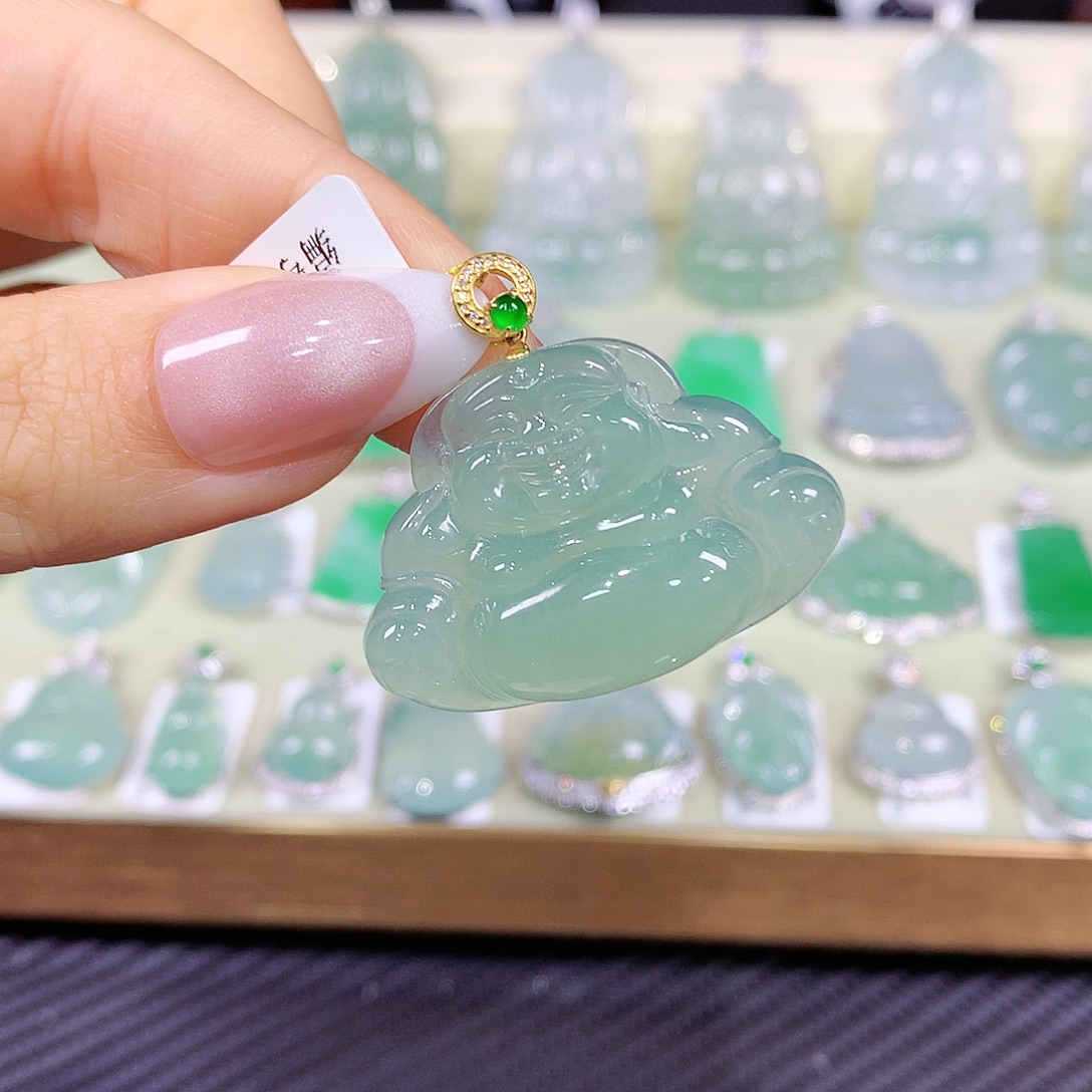 翡翠18K金镶嵌颈饰佛公