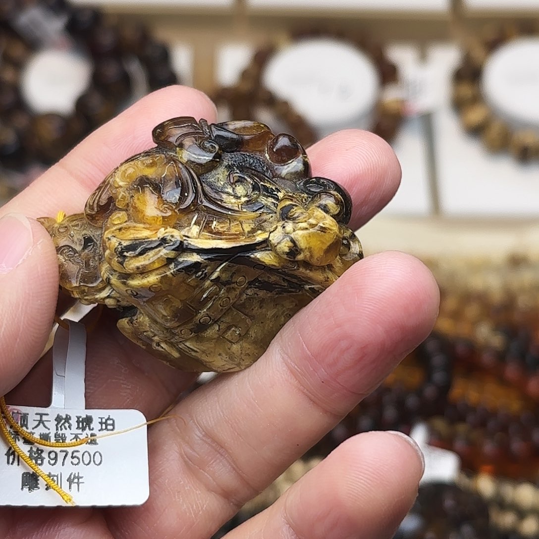 静***观琥珀未镶嵌裸石大