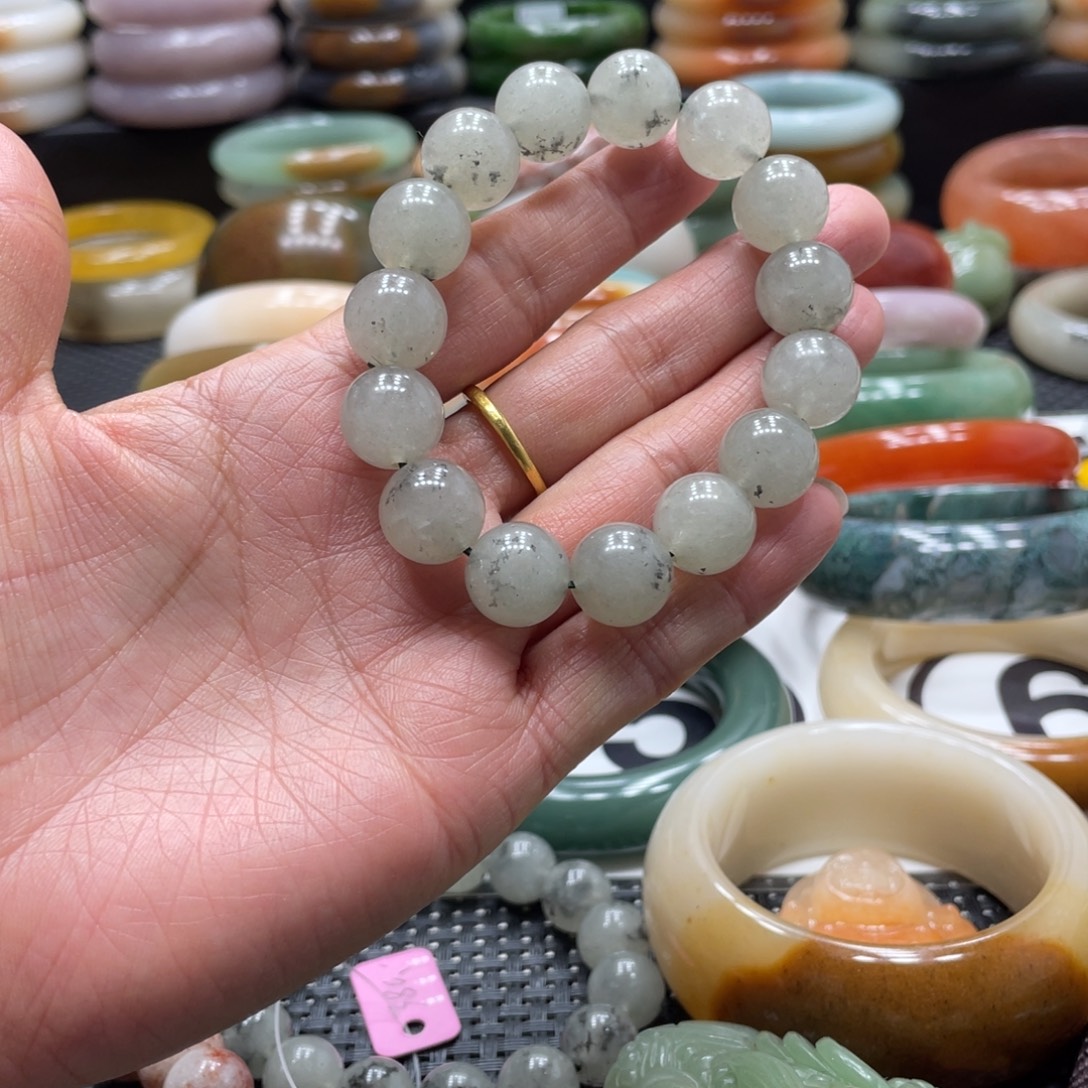 石英岩玉未镶嵌手镯