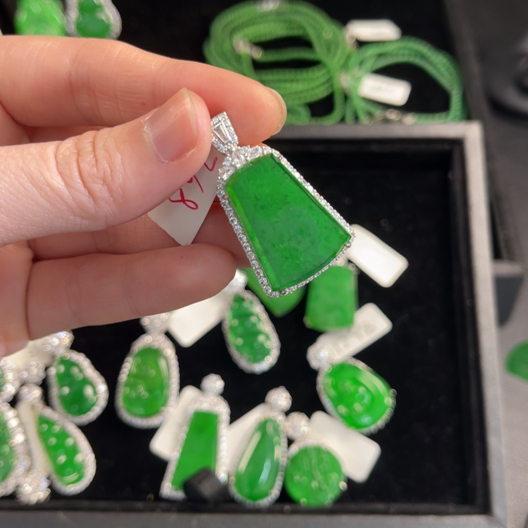 翡翠银S925镶嵌戒指无事牌吊坠