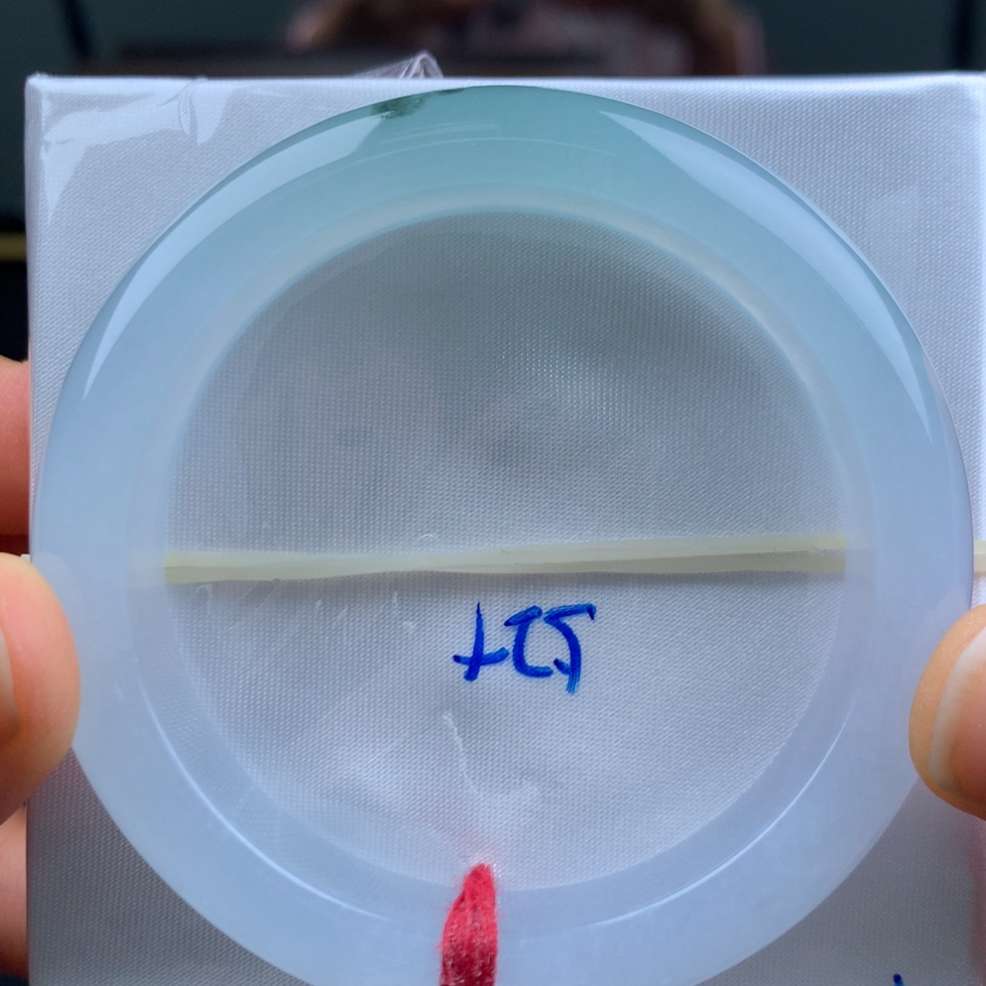 翡翠未镶嵌手镯有纹放漏