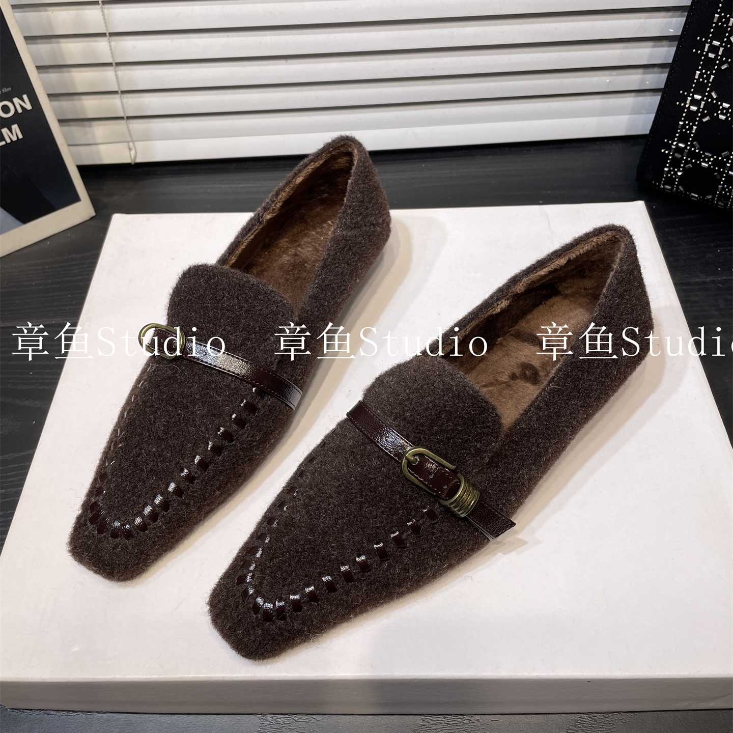 加绒保暖平底小方头乐福鞋女英伦风通勤毛呢小皮鞋拼接深口单鞋