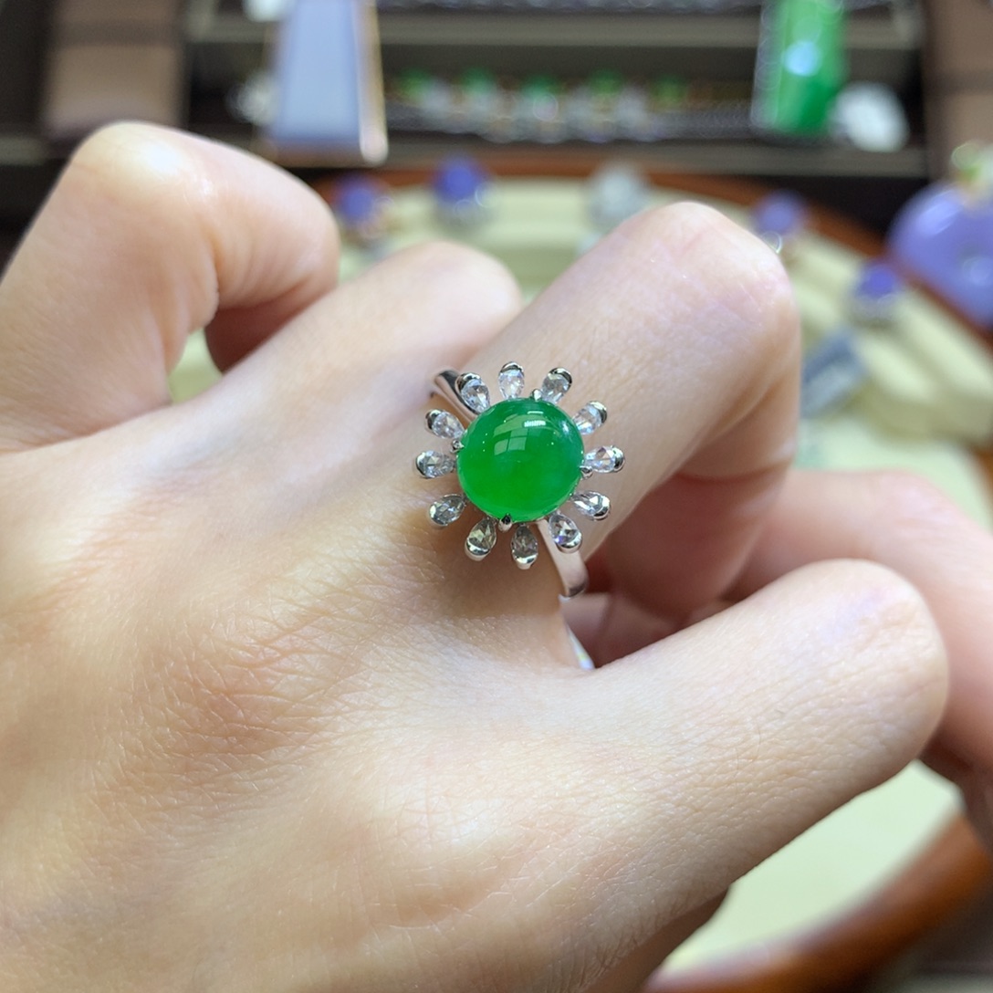 翡翠颈饰18K金镶嵌翡翠