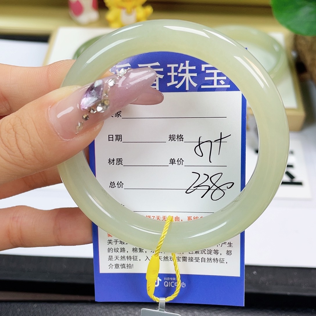 和田玉手镯未镶嵌