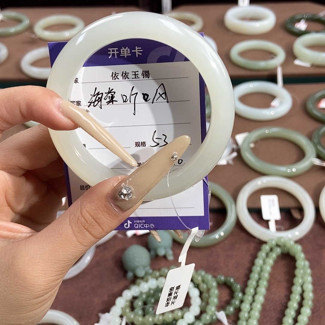 和田玉手镯未镶嵌海**风
