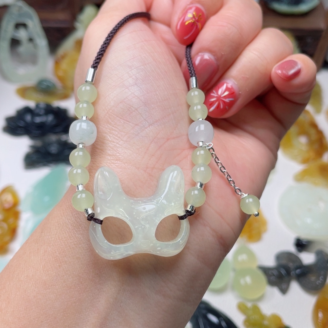 蛇纹石玉颈饰未镶嵌