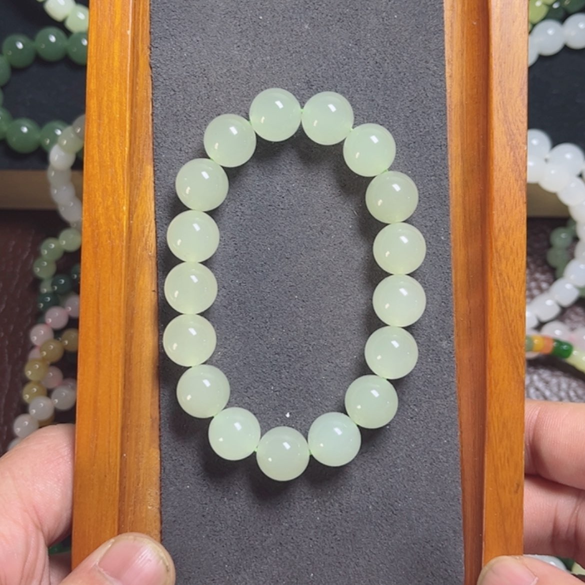 【闪购商品】未镶嵌手链和田玉小*蝶