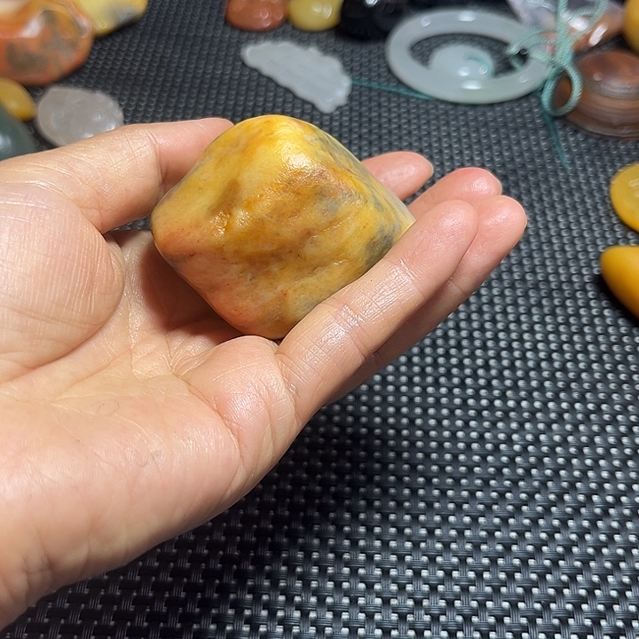 未镶嵌石英质玉（天山翠）珠宝奇石