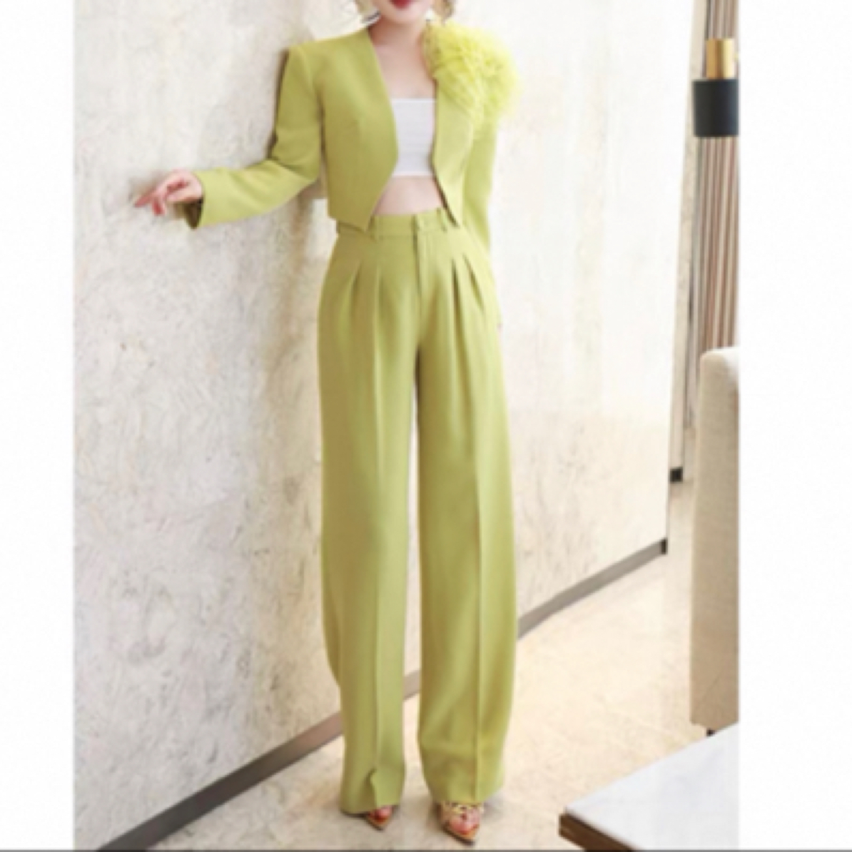 9119-   高定女装新款修身短款西服套装外套阔腿裤显高显瘦两件套