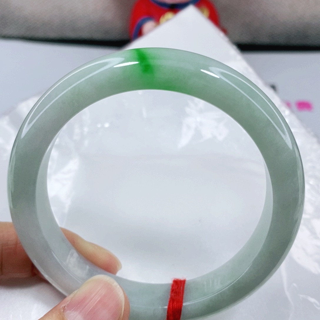 翡翠手镯未镶嵌57.7圈口正圈