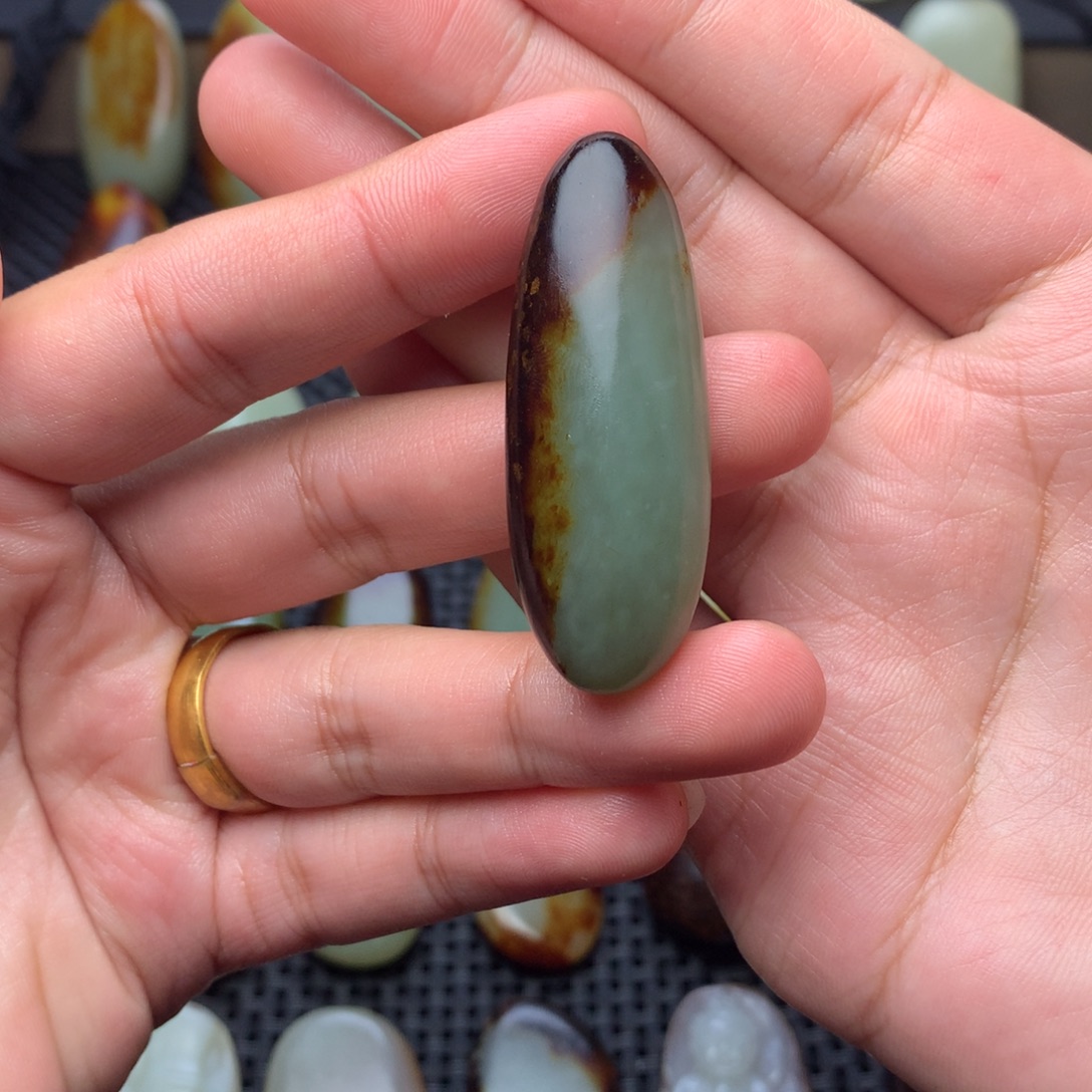 唐***砖和田玉未镶嵌颈饰