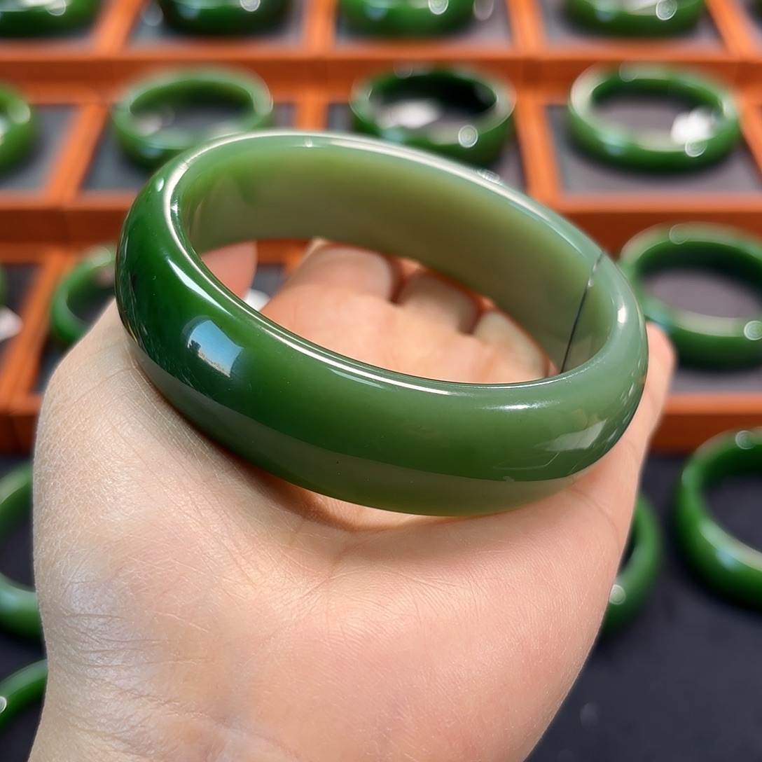 和田玉（碧玉）未镶嵌手镯