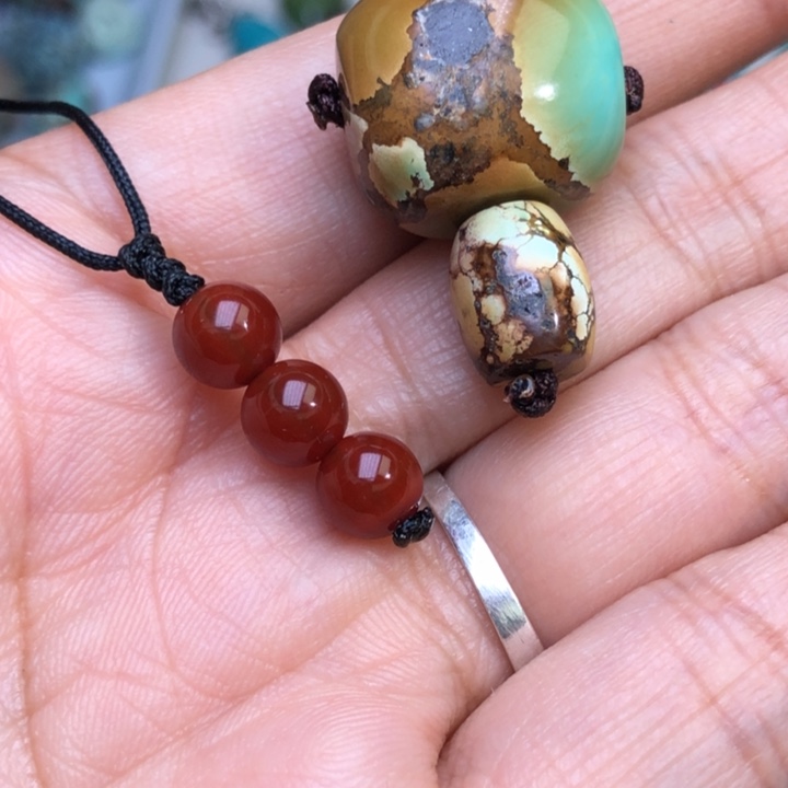 余***波南红玛瑙未镶嵌颈饰