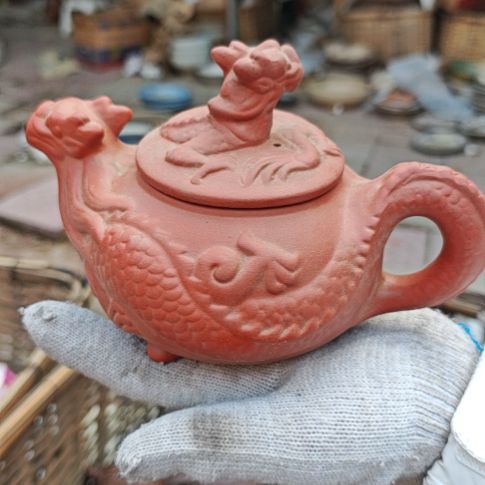 库存微瑕紫砂壶一个