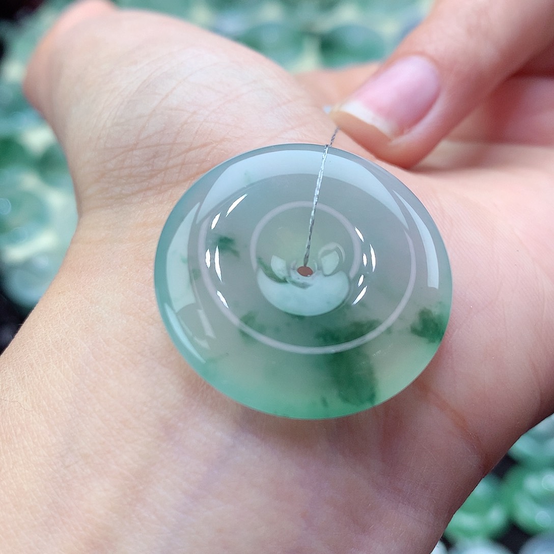 翡翠颈饰未镶嵌编号58。尺寸27.7-5.8