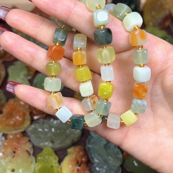 蛇纹石玉颈饰未镶嵌