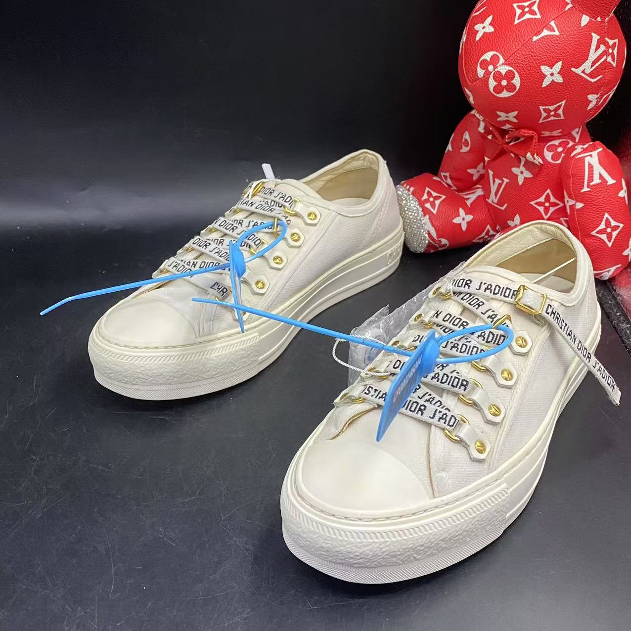 95新 DIOR/迪奥 【聚星福利】95新男舒适时尚白色金扣板鞋38.5欧码