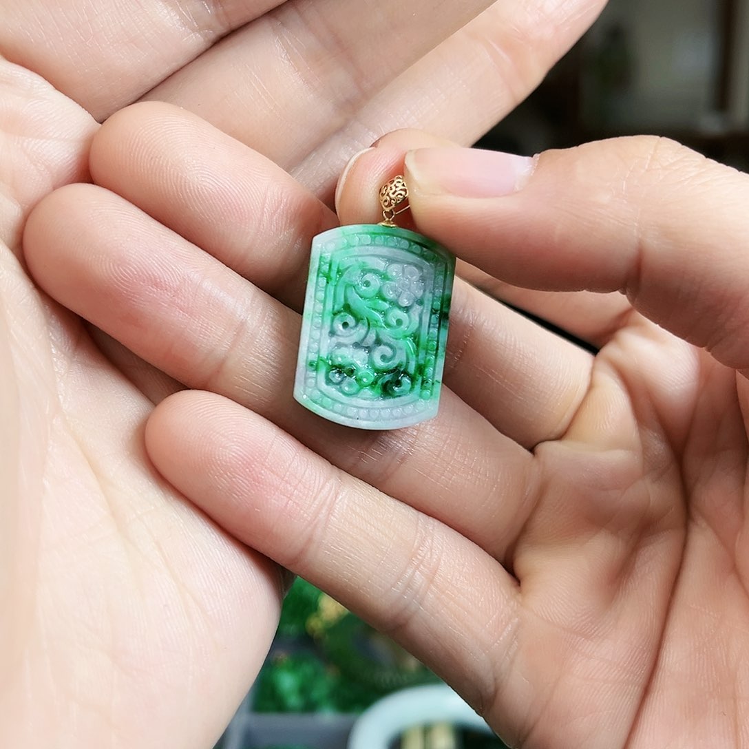 翡翠颈饰18K金镶嵌吊坠