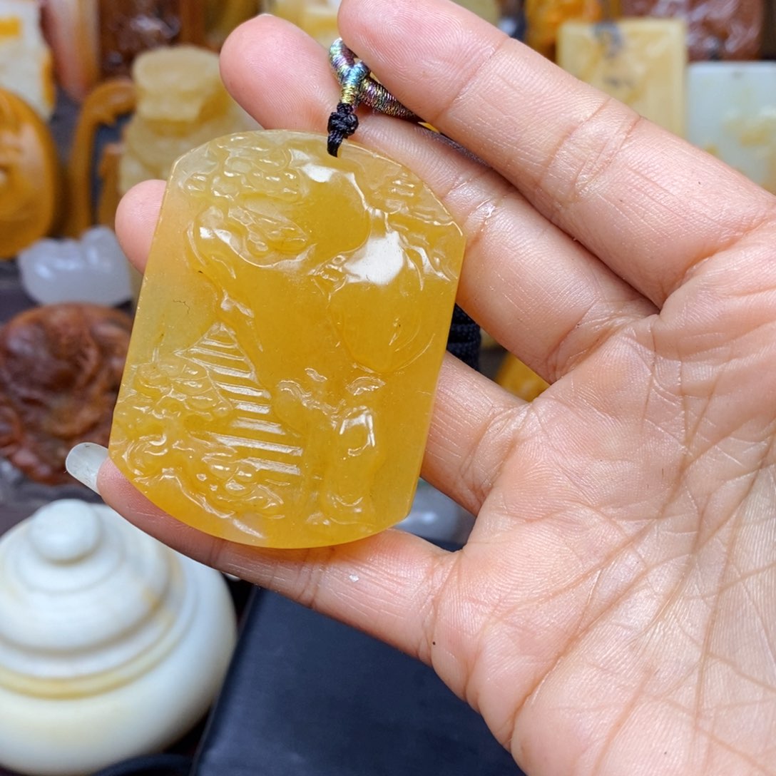 石英质玉（黄龙玉）颈饰未镶嵌